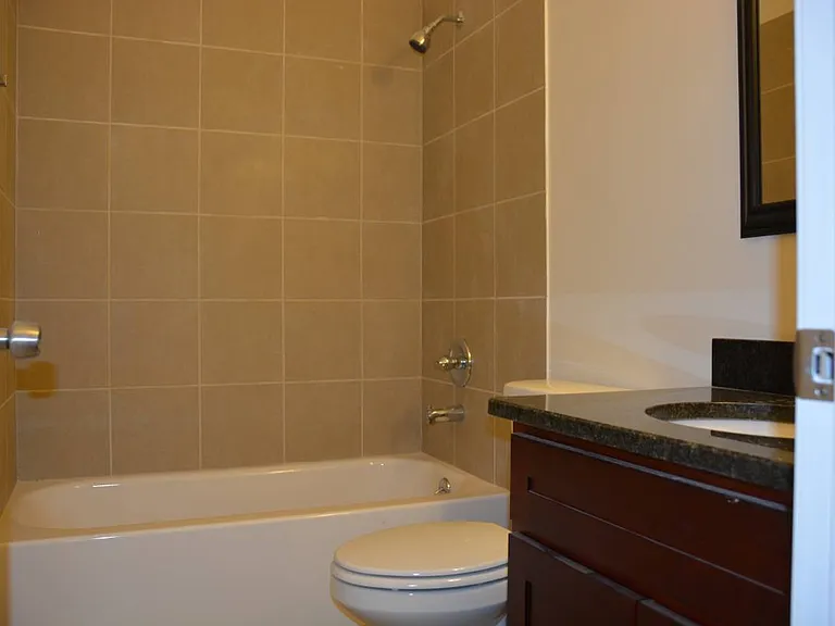2427 W Flournoy St #BASEMENT — Photo 2