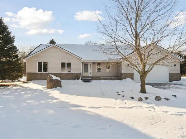 2987 Ben Dr, Highland, MI 48357