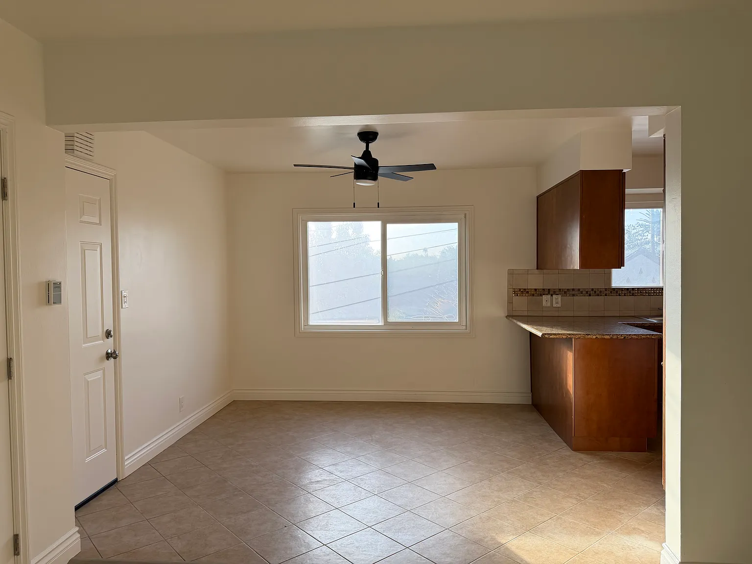 2 bed, 1000 sqft, $2,475 — Photo 3