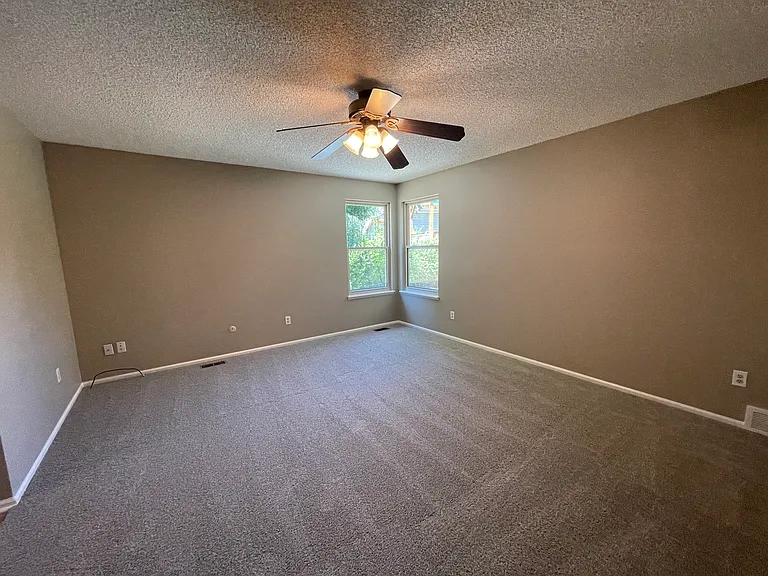 4425 Hollyhock St — Photo 9