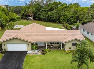 698 E Conference Dr, Boca Raton, FL 33486