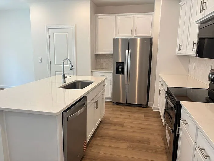 424 Luna Ln — Photo 5