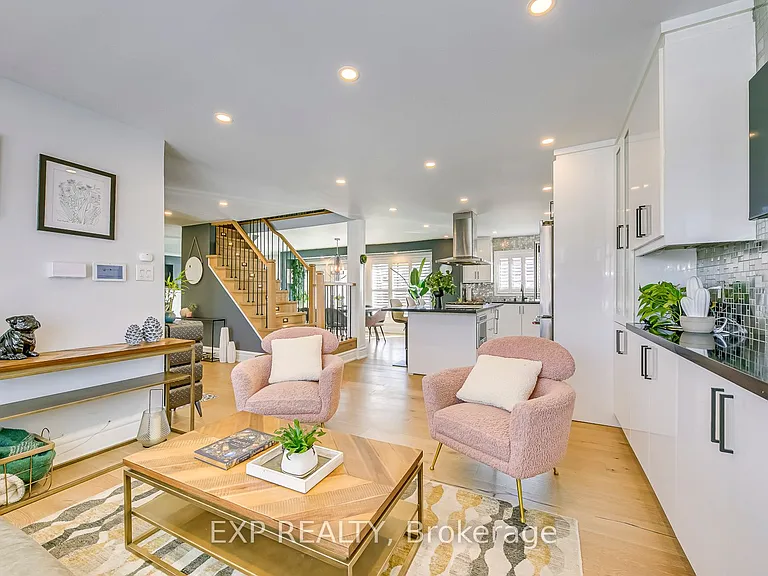 322 Mary St — Photo 8