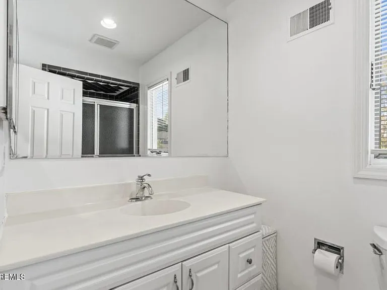 16 Bridle Dr — Photo 36