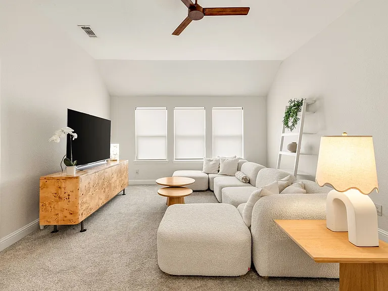 8405 Saint Clair Dr — Photo 33