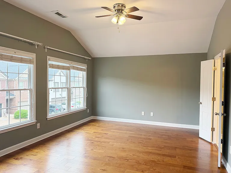 1651 Oakbrook Lake Dr — Photo 10