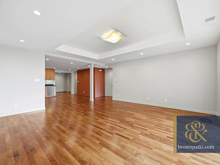 487 Crestmont Dr — Photo 9