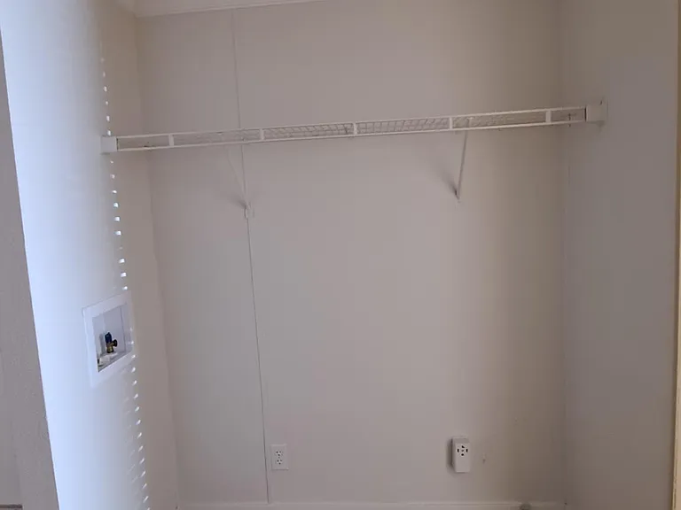 2000 S Burleson Blvd #13 — Photo 16