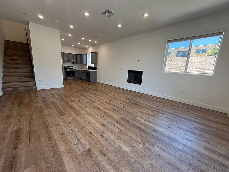 14550 Burbank Blvd #103 — Photo 4