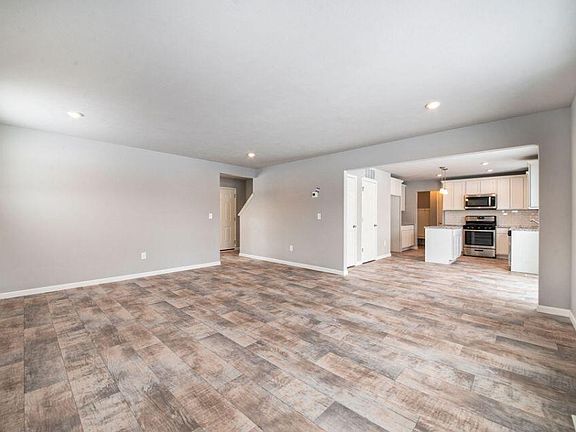 3rd image of 641 Petoskey Stone Dr