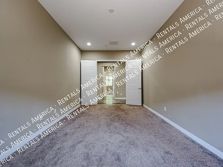 3325 E Coconino Dr — Photo 12