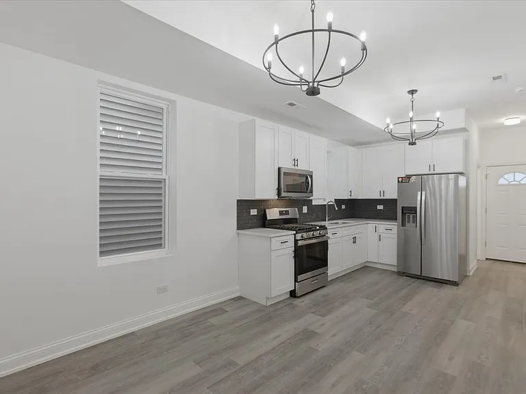 4521 S Hermitage Ave #1R — Photo 2