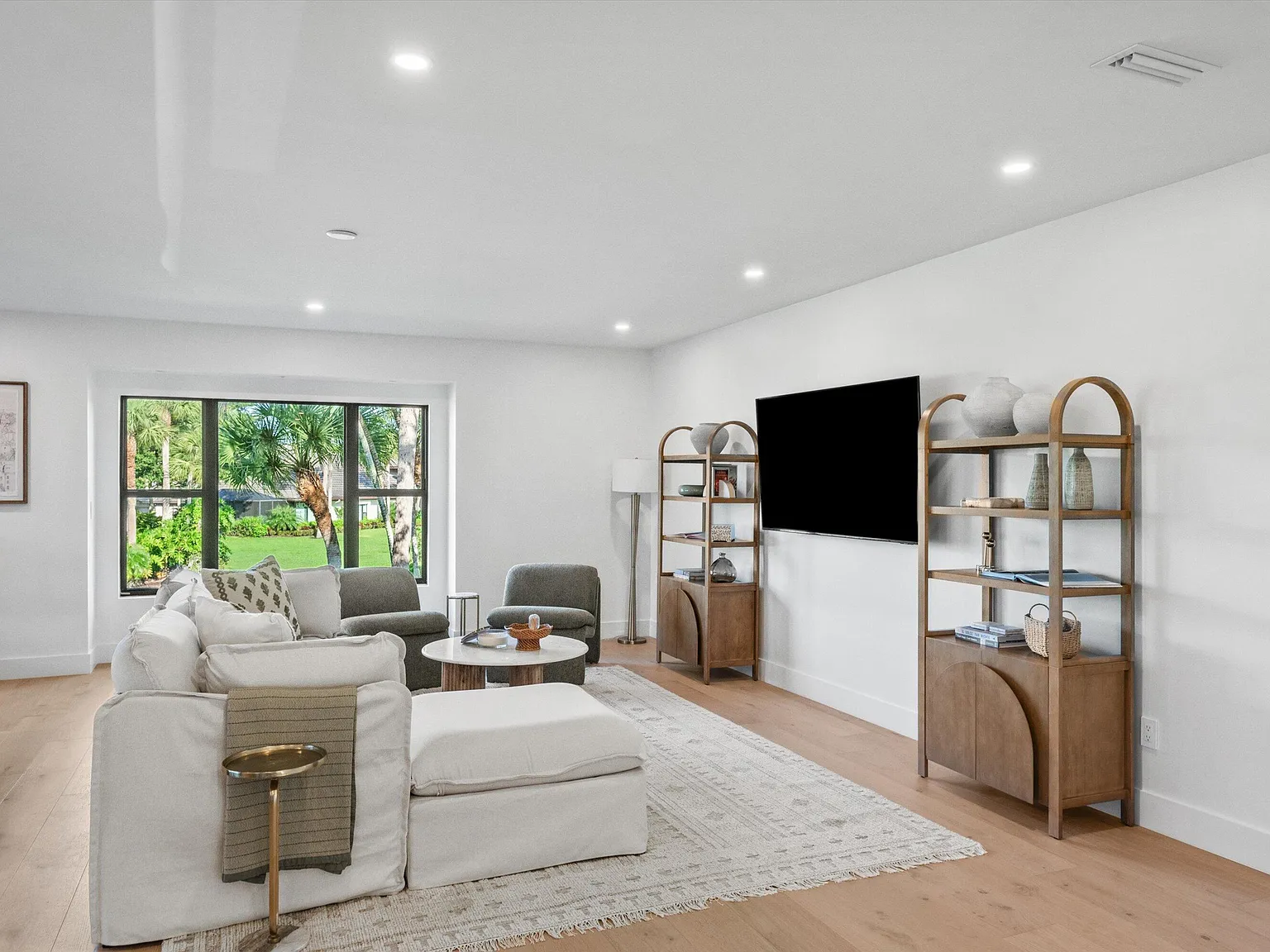 3 bed, 3.0 bath, 1776 sqft, $13,000 — Photo 1