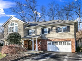 25 Meadowlark Rd, Pt Chester, NY 10573