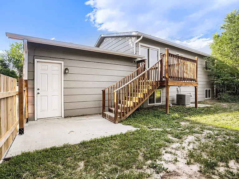 2101 Wedgewood Ct — Photo 13