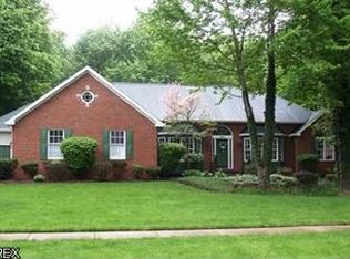 884 Chestnut Ln, Amherst, OH