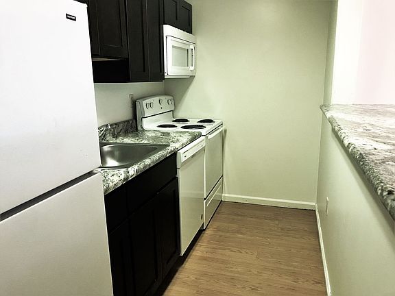 3rd image of 450 S Aiken Ave #107