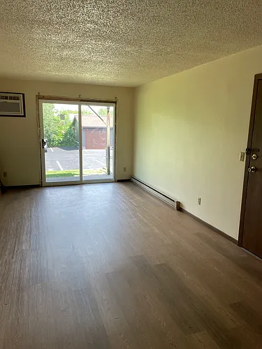 411 Mill St S #4 Photo 1