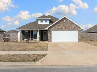 2402 England Ln, Pea Ridge, AR 72751