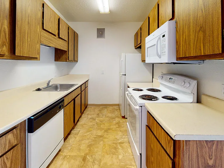 Mallard Cove Apartments — Photo 18