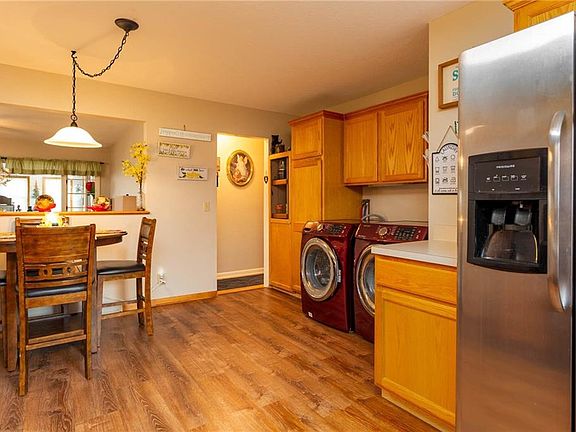 5th image of 439 Courtland St