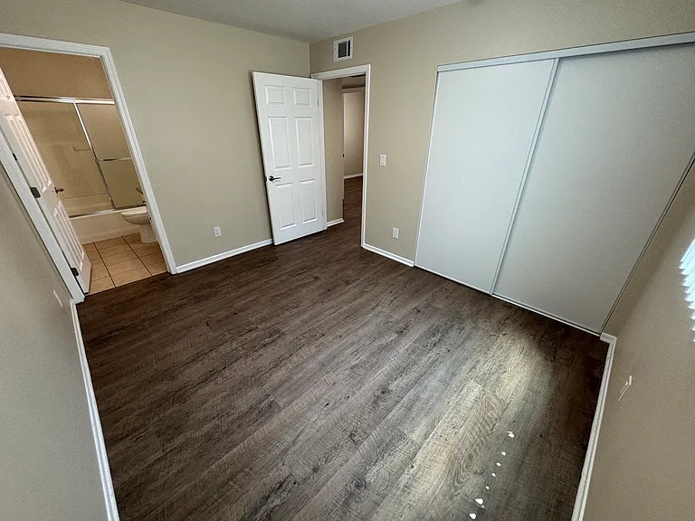 6842 Morella Ave #3 — Photo 37