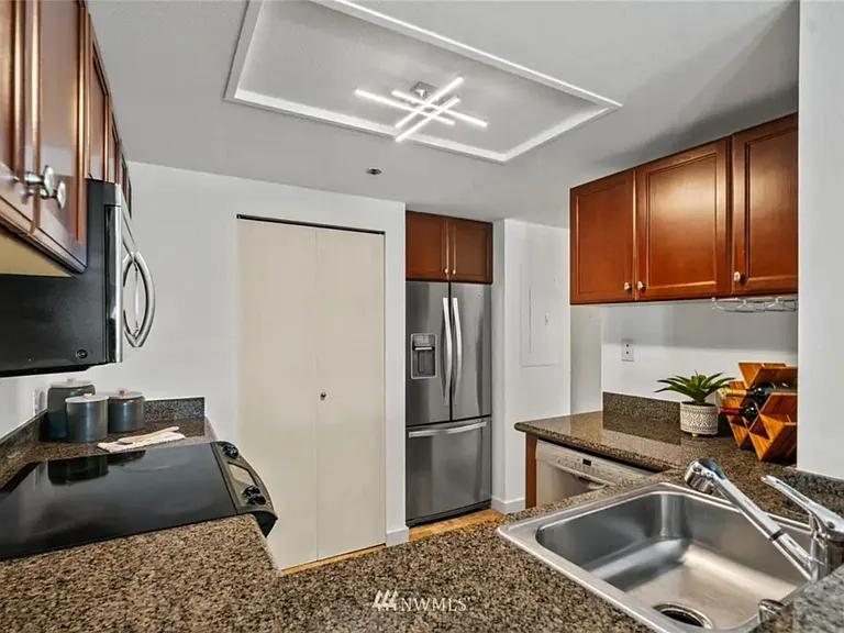 121 Vine St #1506 — Photo 14
