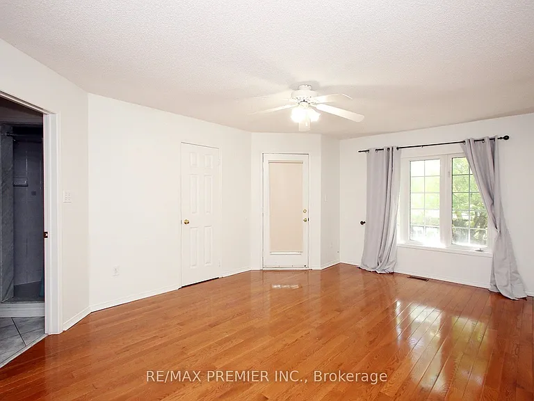 205 Equator Cres — Photo 13