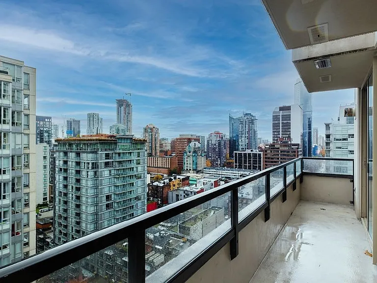 989 Richards St #2101 — Photo 15