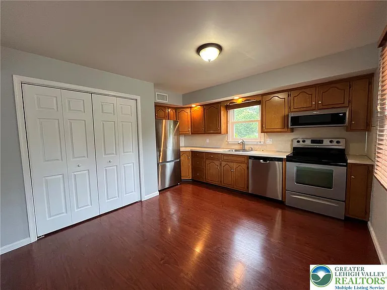 4053 Vaughn Ter — Photo 7