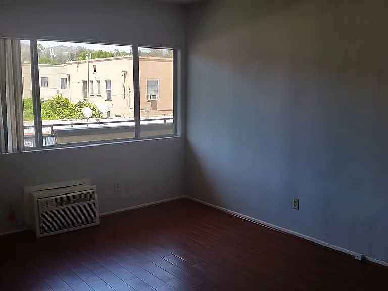 New Hampshire Apartments — Photo 13