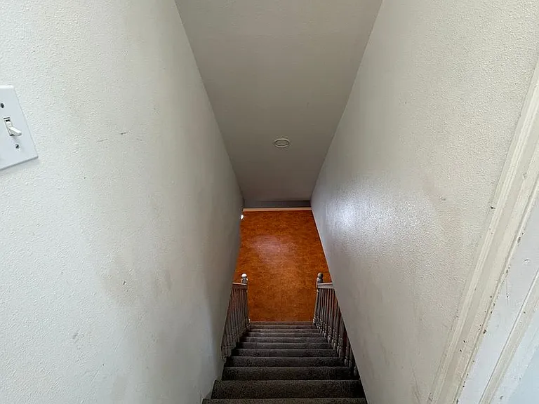 2419 Pine St — Photo 18