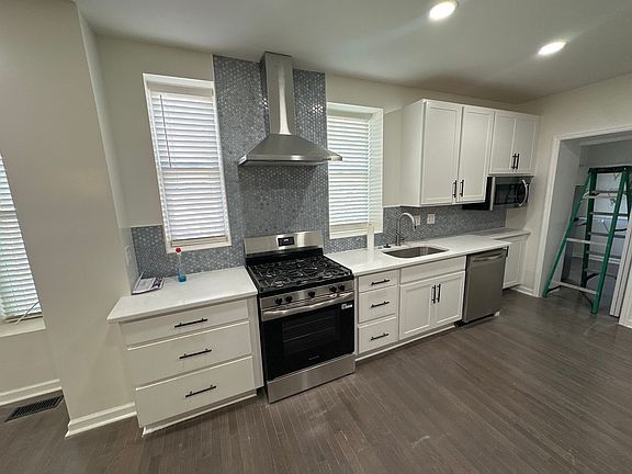 2nd image of 68 W 9th Ave