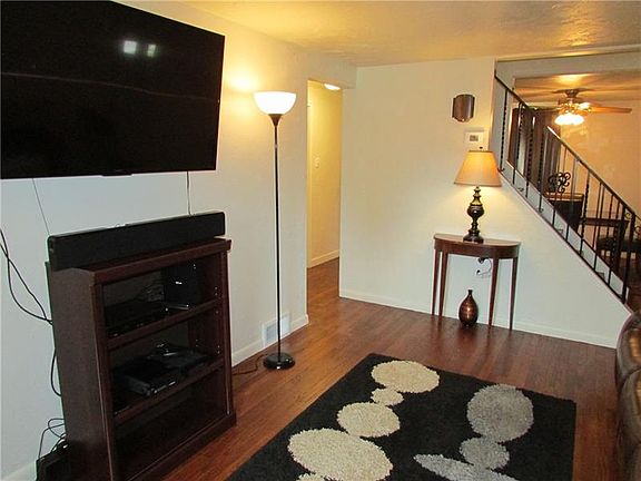 3rd image of 129 Gardenia Dr