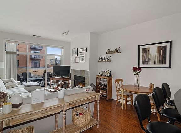 3rd image of 600 W Drummond Pl APT 318