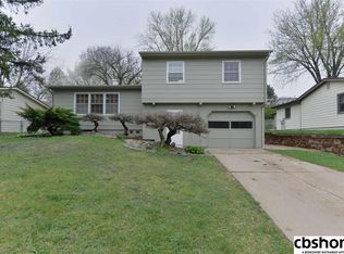 9823 Pratt St, Omaha, NE 68134