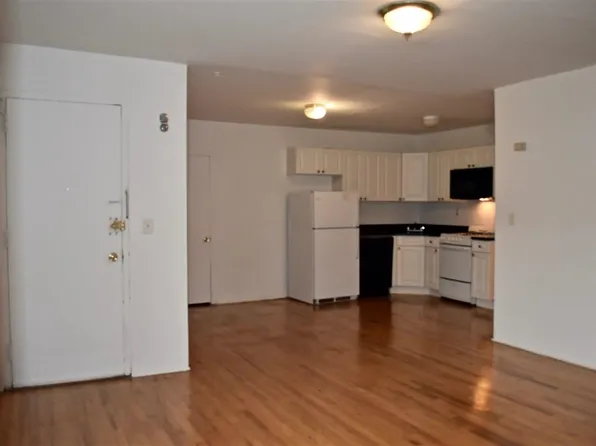 1040 Willow Avenue image 1 of 9