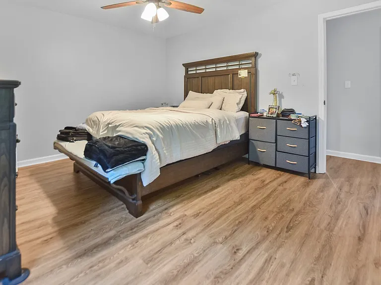 220 Marshall Dr — Photo 8