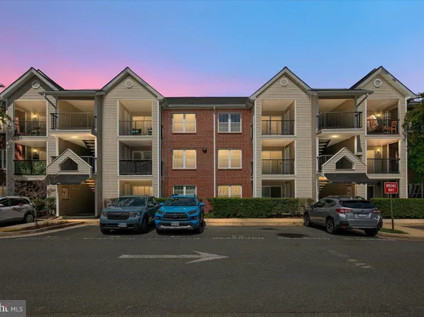 3306 Wyndham Cir APT 127, Alexandria, VA 22302