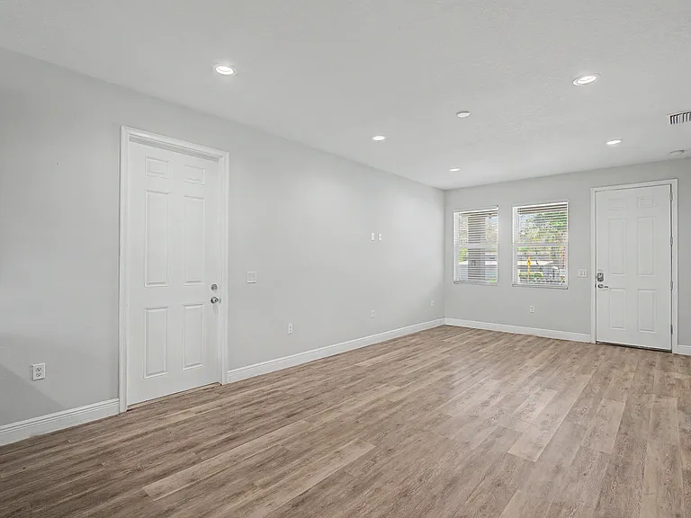 1614 E Mulberry Dr — Photo 5