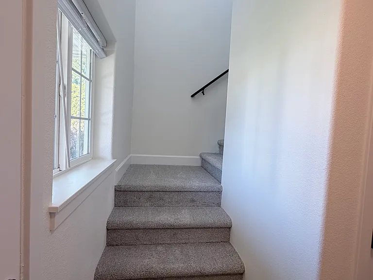 7901 NE 60th St — Photo 15