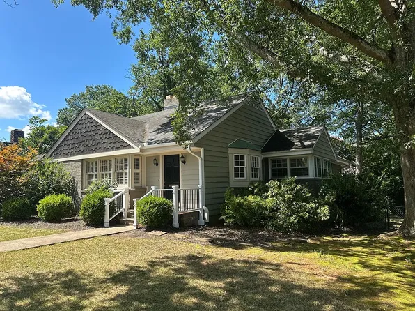 2 Seminole Dr, Greenville, SC 29605