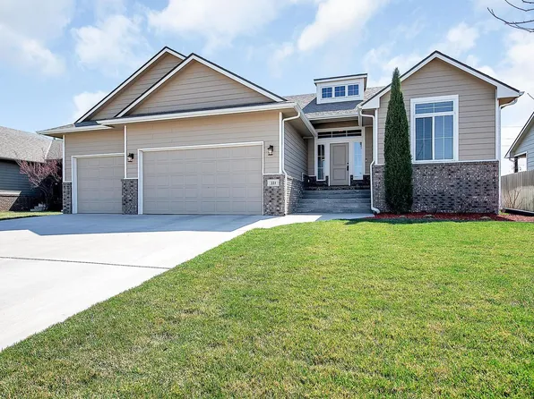221 Springlake Dr, Newton, KS 67114