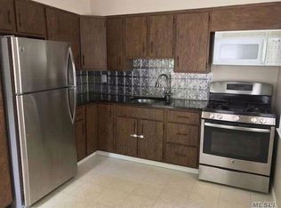 7960 267th St, Glen Oaks, NY 11004