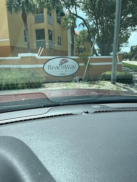 2 bed, 2.0 bath, 925 sqft, $2,200 — Photo 2
