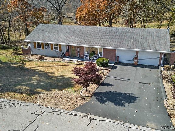 3rd image of 837 Woodlawn Dr
