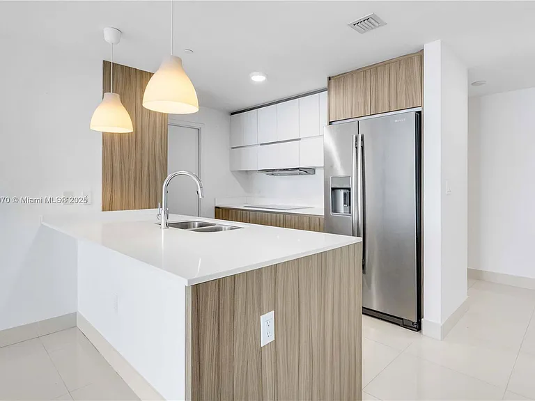 600 NE 27th St #3102 — Photo 4