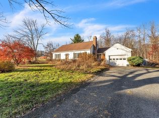 3 Searle Rd, Huntington, MA 01050