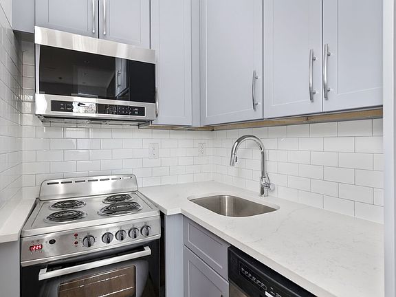 3rd image of 28 E 130th St