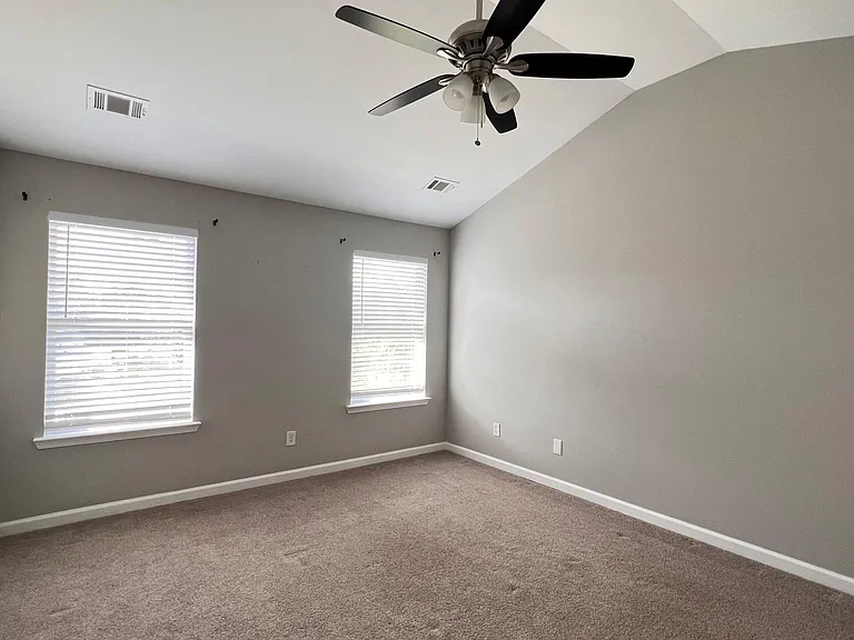 139 Northfield Cir — Photo 8
